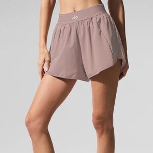 ALO Yoga Match Point Short - Taupe XXS